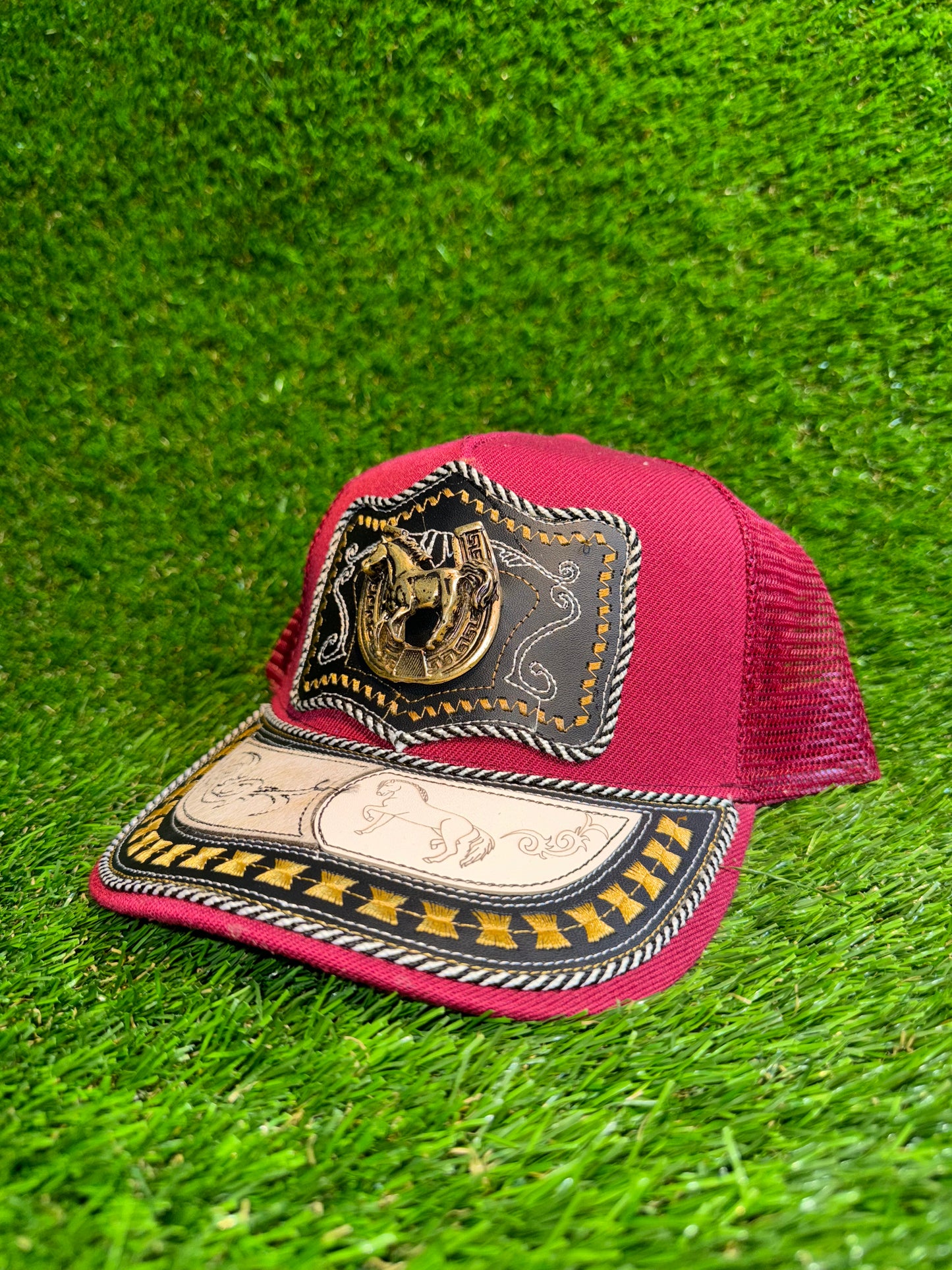 Gorra Con Caballo Y Herradura