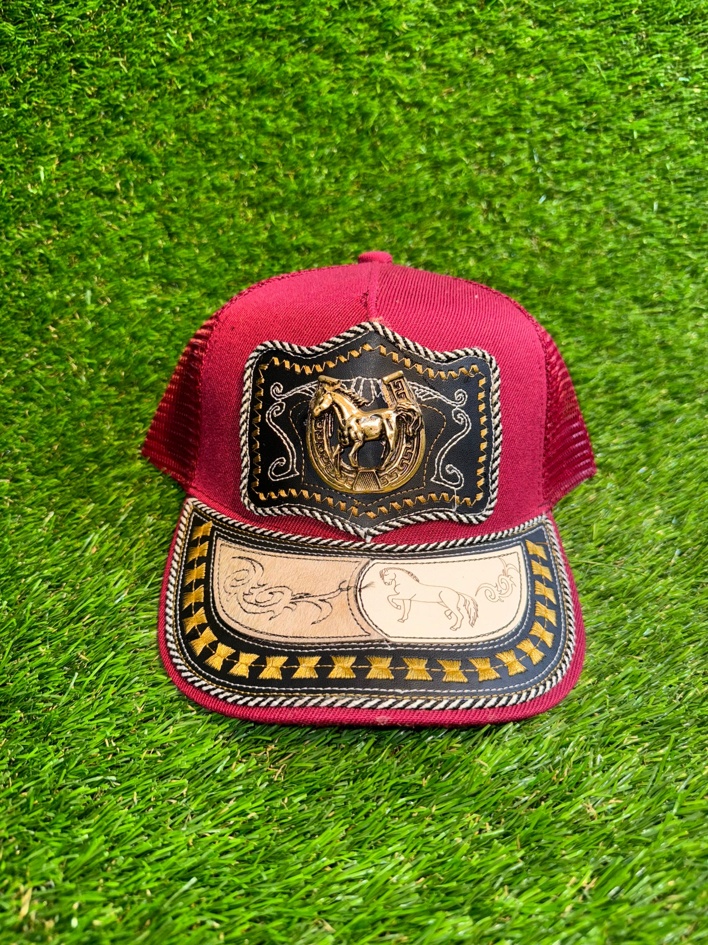 Gorra Con Caballo Y Herradura