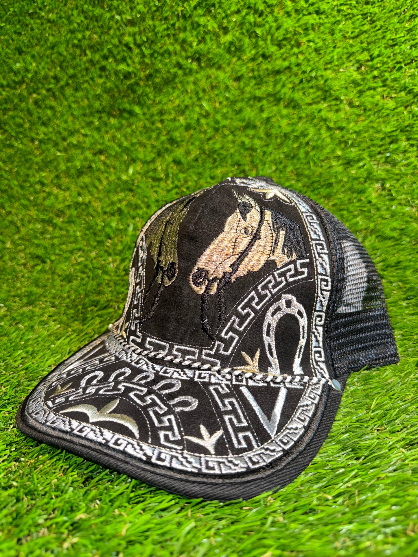 Gorra Metallica De Caballo | Metallic Threading Horse Design Hat